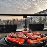 Glam, King-size Bed, Terrace, Free Indoor Parking * Vratislav