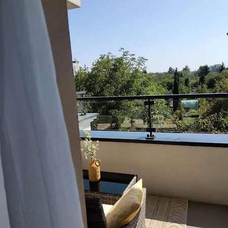 Glam, King-size Bed, Terrace, Free Indoor Parking Apartment *