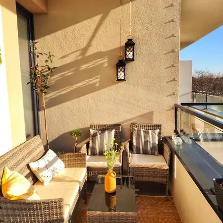 Lejlighed Glam, King-size Bed, Terrace, Free Indoor Parking *