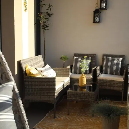 Glam, King-size Bed, Terrace, Free Indoor Parking Lejlighed