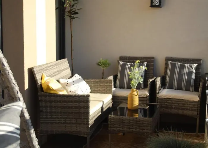 Glam, King-size Bed, Terrace, Free Indoor Parking アパート